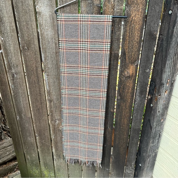 Men’s Glen Plaid Woven Fringed Scarf - Picture 9 of 12